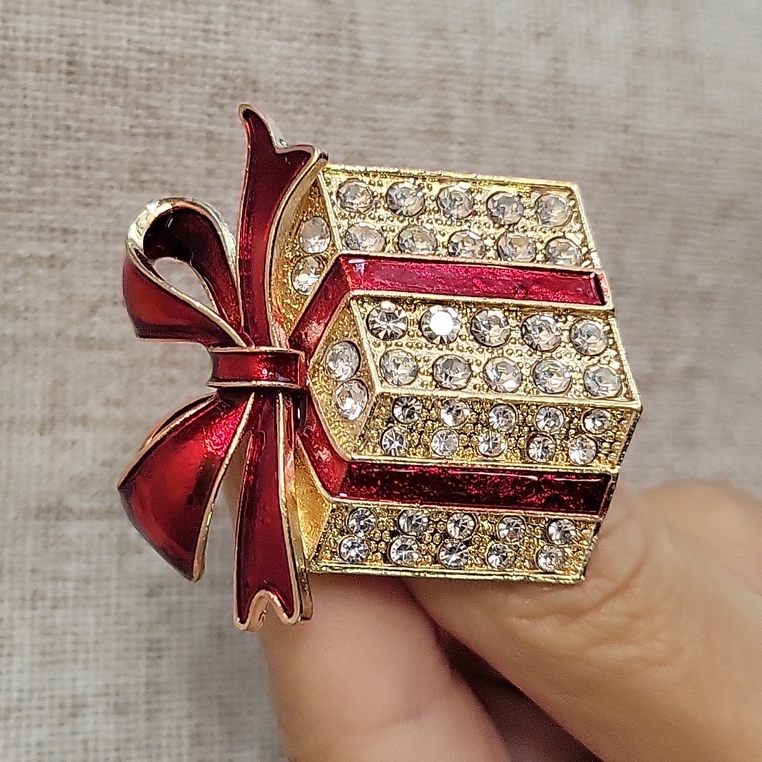 Elegant Gift Box Brooch
